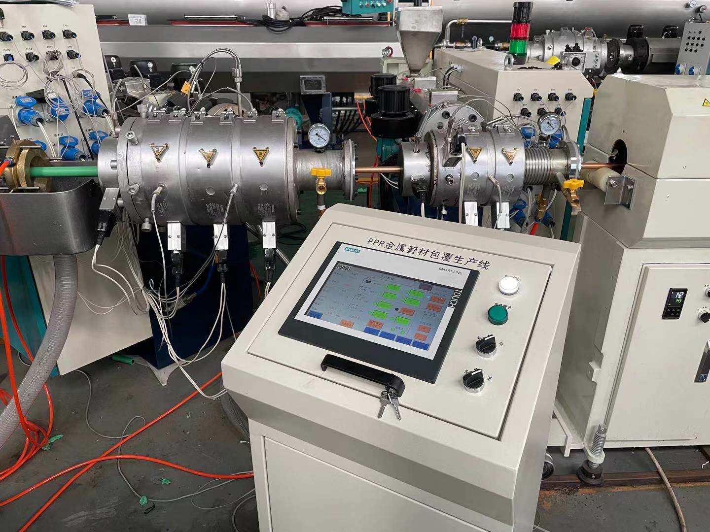 Як обслуговувати лінію виробництва труб зі складних матеріалів