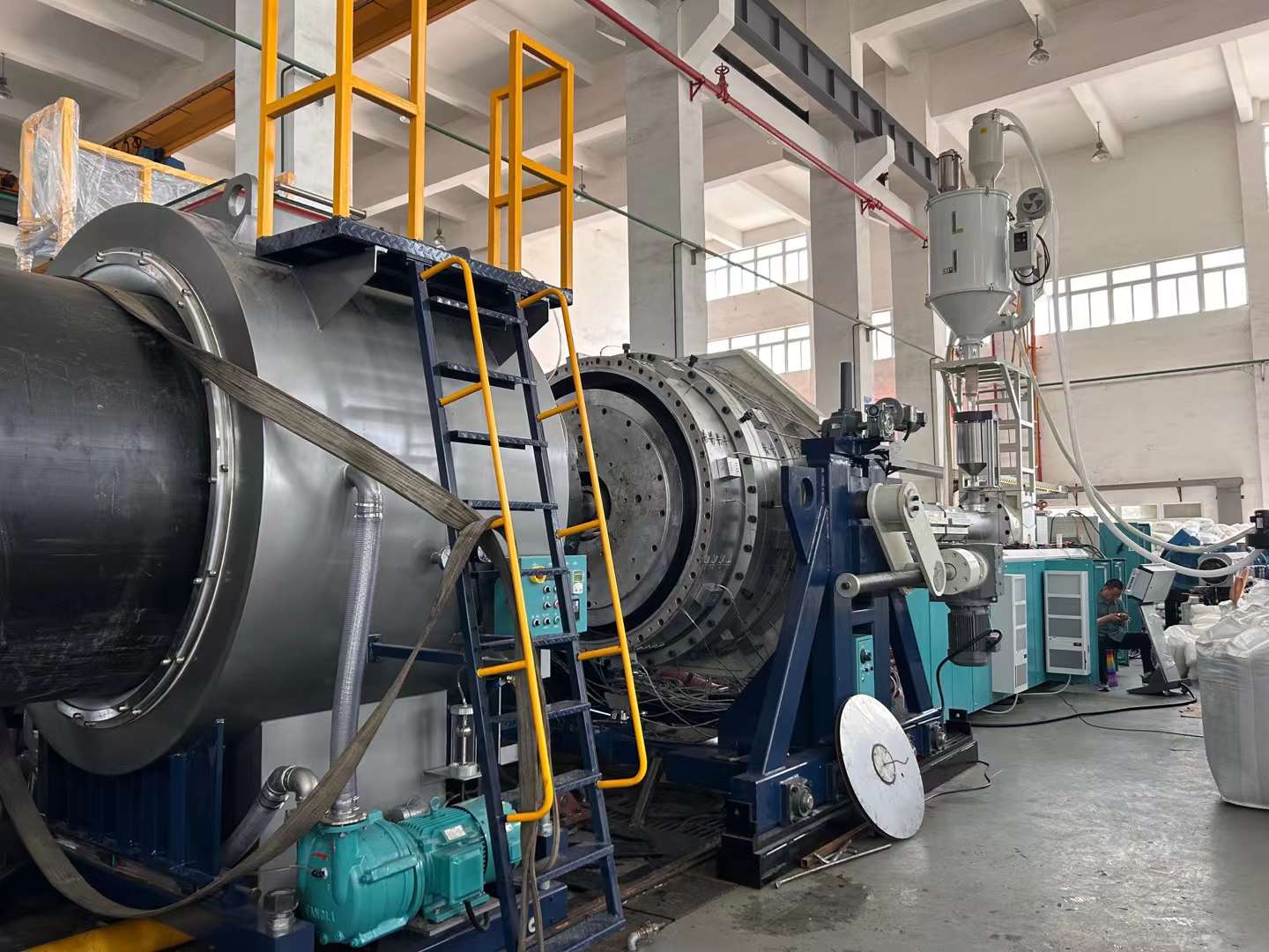 Труби великої товщини та великого діаметру: як уникнути провисання при екструзії труб