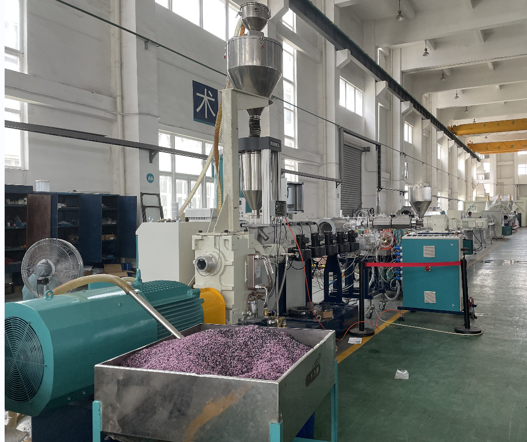 Технічне обговорення високошвидкісної лінії екструзії труб PE-RT